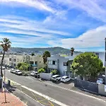 Renovated, Art Deco Couples Retreat With Views!