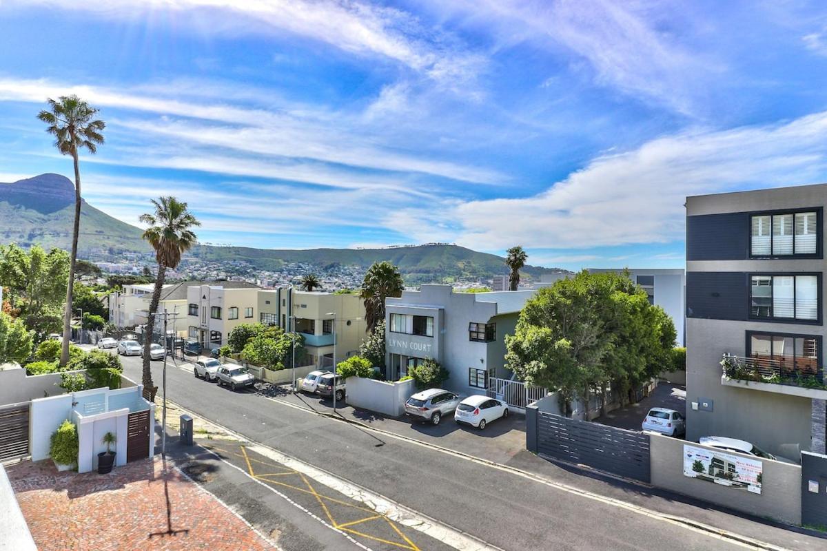 Holiday home Renovated, Art Deco Couples Retreat With Views! Cape Town