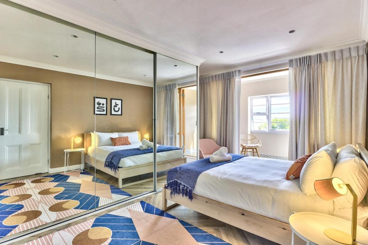 Holiday home Renovated, Art Deco Couples Retreat With Views! Cape Town