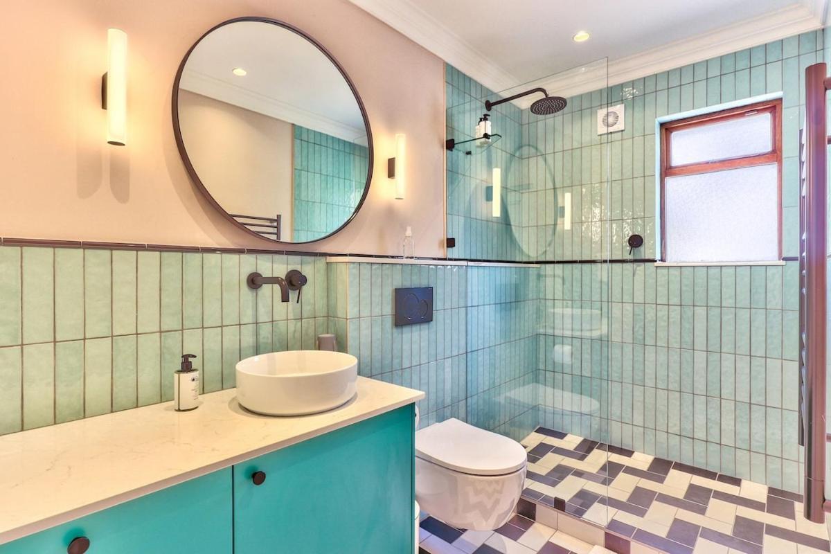 Holiday home Renovated, Art Deco Couples Retreat With Views! Cape Town